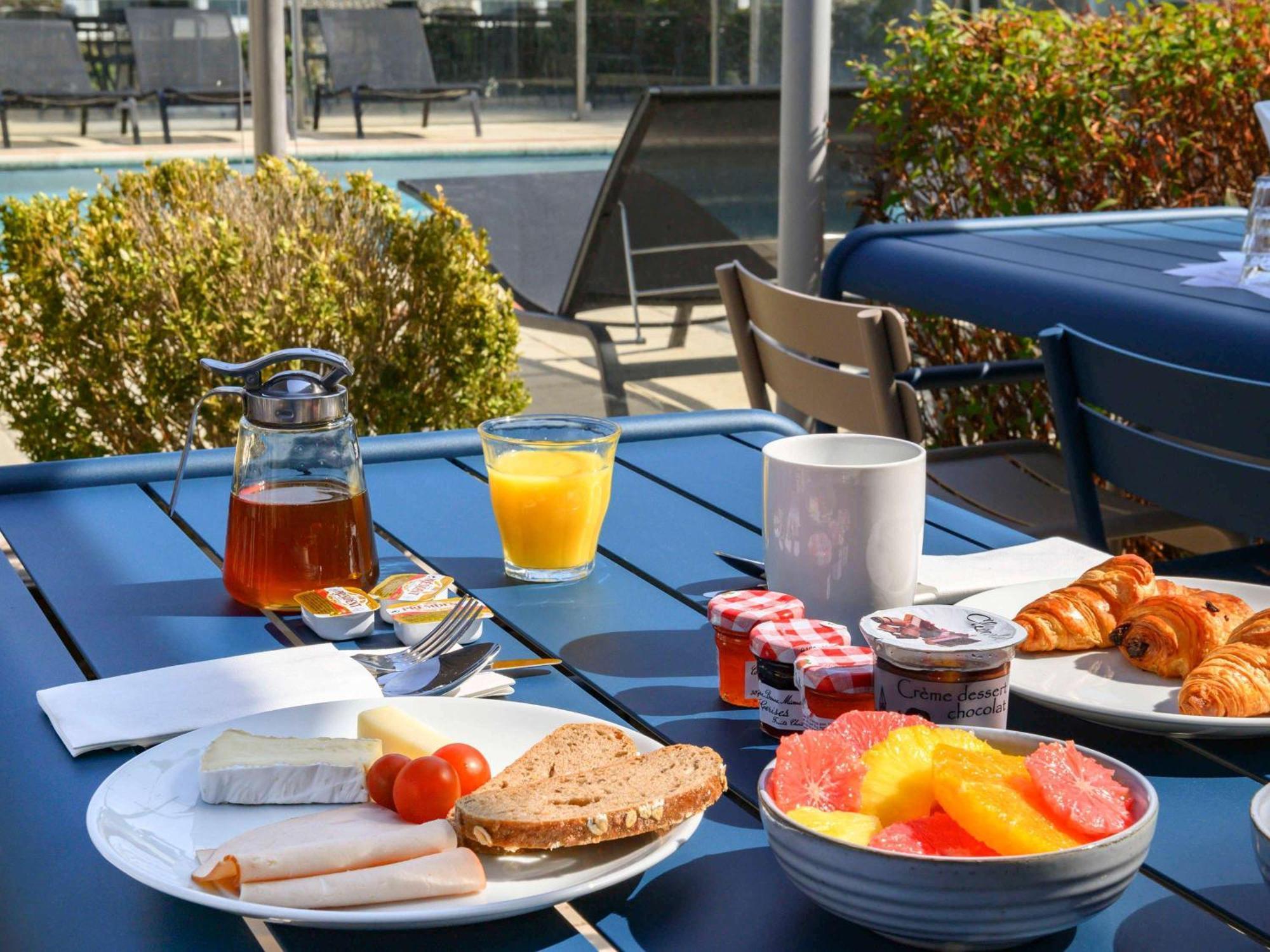 Hotel Novotel Evry Courcouronnes Exterior foto